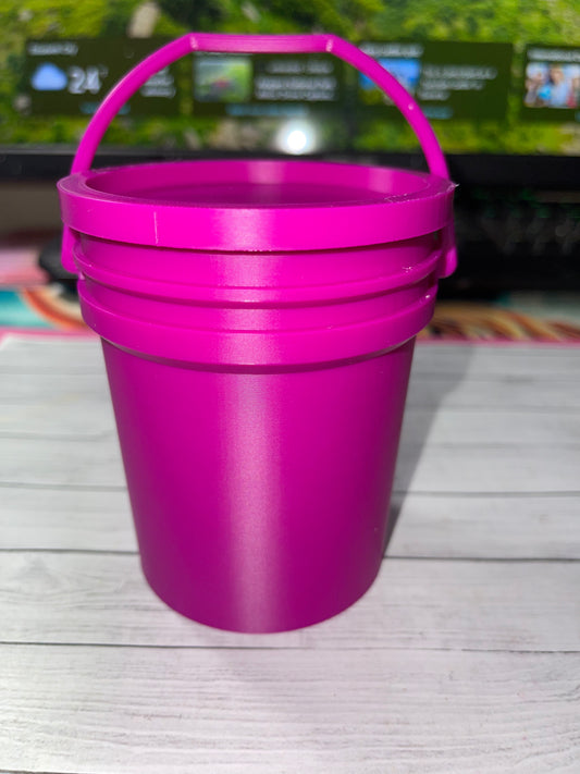 Mini bucket with lid and 2oz crumble